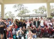 Tim Relawan Sidoarjo Inisiator Bentang Merah Putih 2.026 Meter di Puncak Dempo Pagar Alam