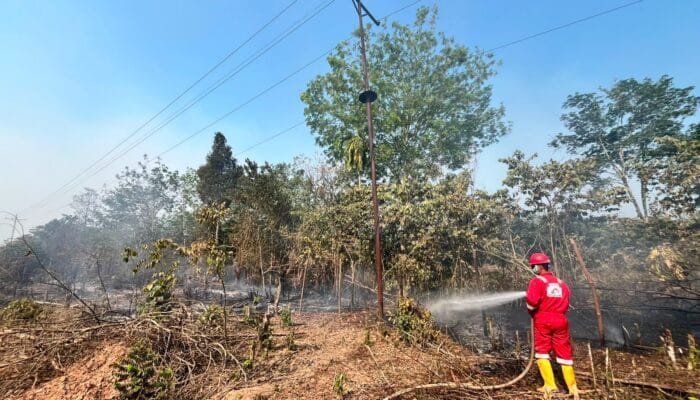 Pertamina EP Ramba Field Bantu Warga Padamkan Karhutla di Muba dan Banyuasin