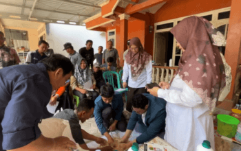 Bukan Obat Biasa, Tanaman Ini Diolah Jadi Pakan Ayam dengan Teknologi Nano