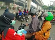 PMI Palembang Bagikan Masker Gratis, Ajak Warga Tak Abaikan Bahaya Kabut Asap