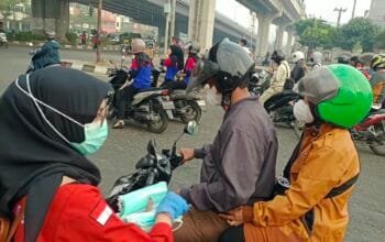 DAG Sumsel Bagikan Masker Gratis, Ajak Warga Tak Abaikan Bahaya Kabut Asap